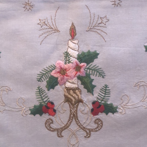 Hand-embroidered table runner - Picture 2 of 5